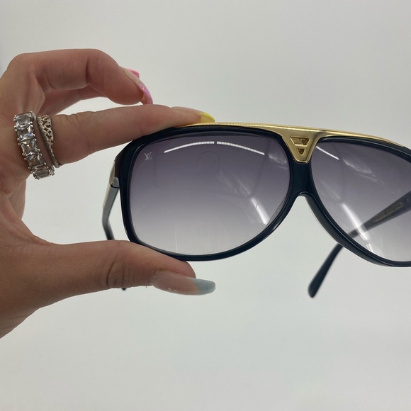 Louis Vuitton Evidence Sunglasses - Picture 11 of 12